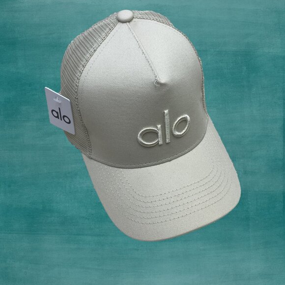 ALO Yoga Accessories - ALO Yoga District Trucker Hat